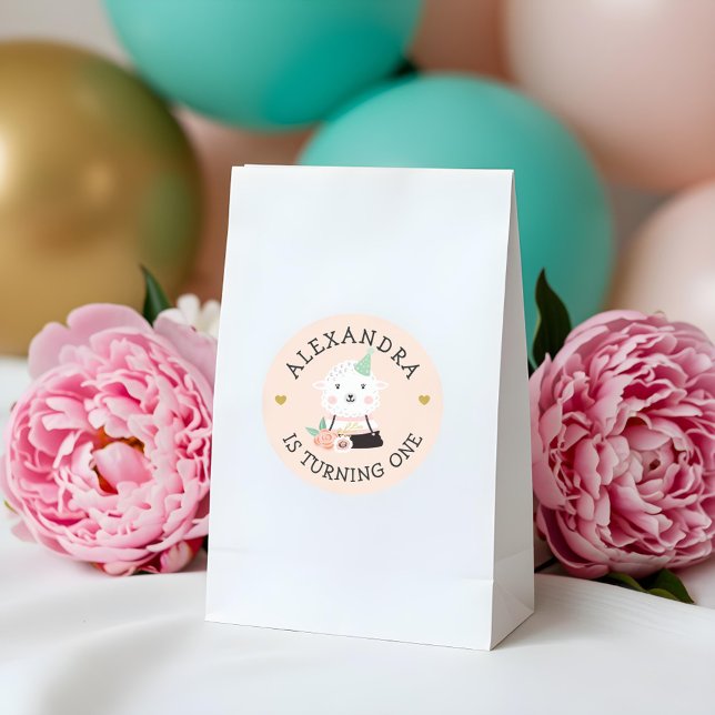 Adesivo Bicho de cordeiro amável (Cute Adorable Lamb Party Animal Classic Round Sticker)