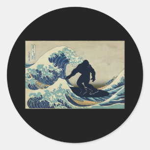 Adesivo Bigfoot Surfando a Grande Onda de Kanagawa