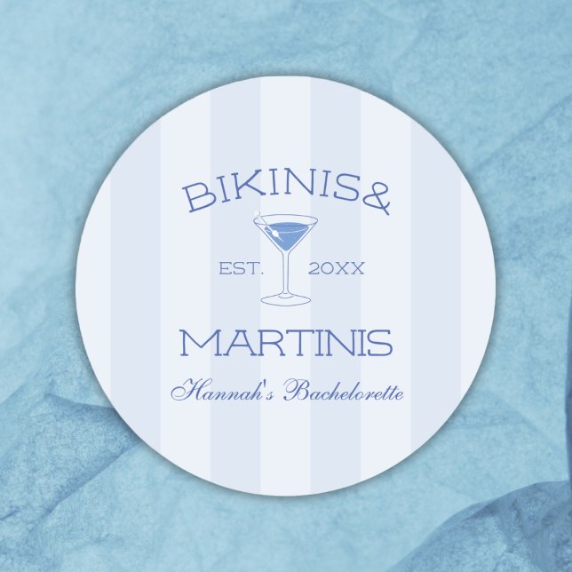 Adesivo Bikinis e Martinis Festa de Solteira na Praia (Bikinis And Martinis Beach Bachelorette Party Classic Round Sticker)