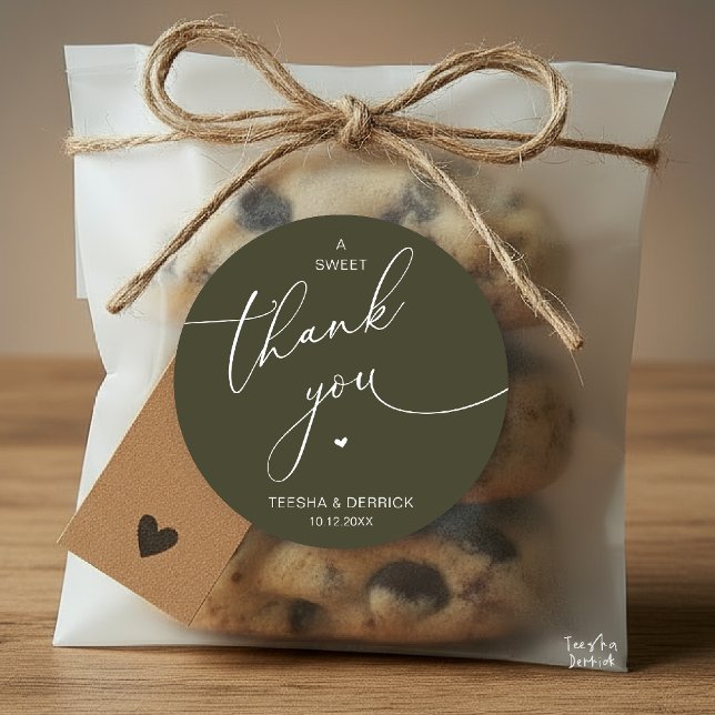 Adesivo Biscoitos de Agradecimento para Casamento Romântic (Romantic Wedding A Sweet Thank You Cookies Classic Round Sticker in olive green)