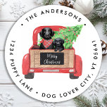 Adesivo Black Lab Dog Red Christmas Truck Endereço de devo<br><div class="desc">Mande cartões de natal nesta temporada de festas com este cão labrador preto numa design de aquarela. Essa etiqueta preta de endereço de volta de feriado labrador apresenta quatro filhotes labradores em um caminhão de natal vermelho em aquarela com árvore de férias. Personalize com o nome e endereço da família....</div>