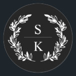 Adesivo Black Laurel Wreath Monogramas Casal<br><div class="desc">Vestido do envelope preto com um monograma de coroa de louros. Um selo de envelope monograma com uma coroa branca de louros contra um fundo preto. Fecho de envelope preto com as suas iniciais dentro a laurel wreath.</div>