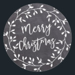 Adesivo Black White Felry Christmas Chalkboard Wreath<br><div class="desc">O chic e a coroa branca contemporânea no quadro negro criam um novo e moderno selo de envelope de Natal. Feliz Natal está escrito em uma letra de quadril e moda que complementa perfeitamente a coroa.</div>