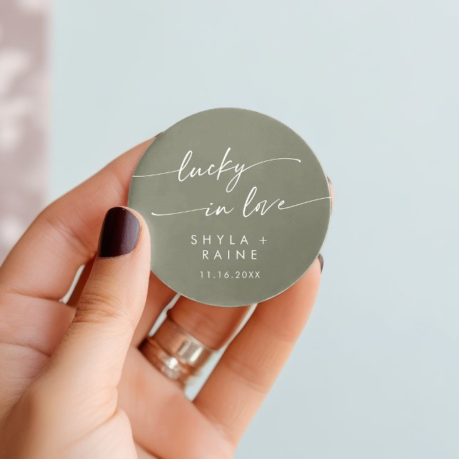 Adesivo Boho Chic Olive Green Lucky In Love Favor (Boho Chic Olive Green Lucky In Love Favor Classic Round Sticker)