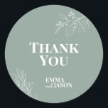 Adesivo Boho Floral Sage Green Round Sticker<br><div class="desc">O Boho Floral Round Sticker é caracterizado por um estilo "boho" com trabalho de arte floral e cores verdes de sábio. Impresso em estoques de cartolina de alta qualidade,  eles certamente impressionarão seus convidados e darão o tom para seu dia especial. Confira nossa coleção: https://www.zazzle.com/collections/floral_sage_green_wedding-119898373740526358</div>