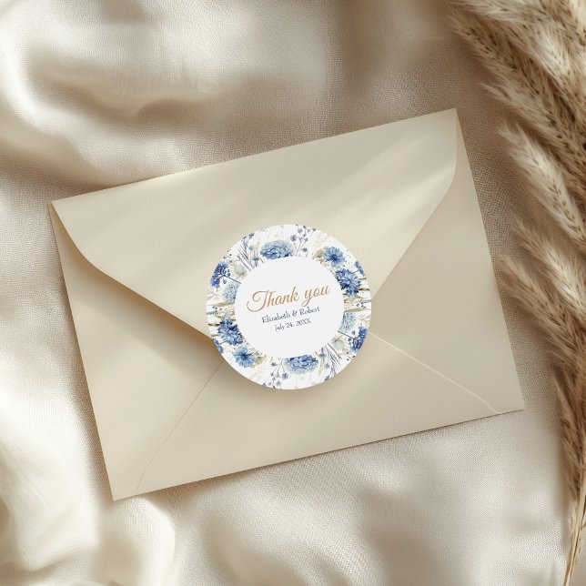 Adesivo Boho French Blue Wildflower Casamento Obrigado (Boho French Blue Wildflowers Wedding Thank You Classic Round Sticker on a small envelope)
