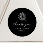 Adesivo Bola de Disco Mínima Negra | Casamento<br><div class="desc">Esses adesivos elegantes,  escuros,  de casamento preto ou chá de panela apresentam um estilo moderno e minimalista,  com um roteiro branco manuscrito que diz "obrigado você" assim como texto clássico. Uma bola retrô,  desenhada à mão,  aparece em uma ilustração sutil.</div>