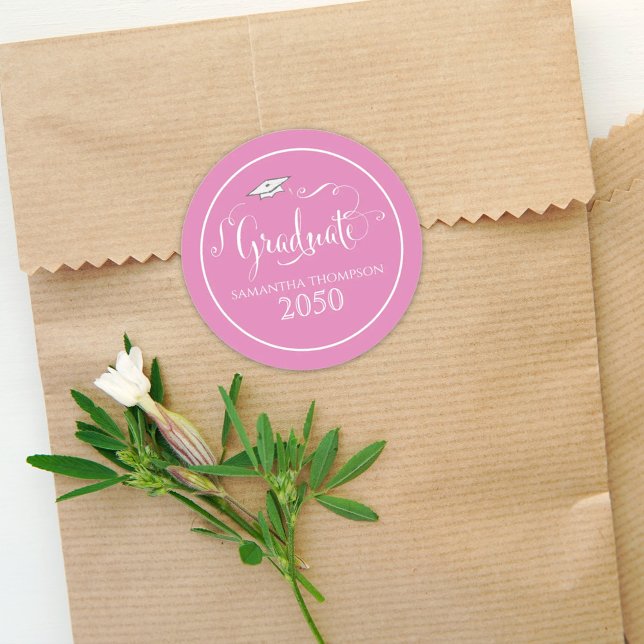 Adesivo Boné Elegante Rosa de Script de Caligrafia de Grad (Criador carregado)