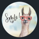 Adesivo Bonito Sorriso Engraçado Llama<br><div class="desc">Coloque um sorriso em alguém quando eles virem este bonitinho e adorável adesivo de sorriso de lama. Trabalho de arte de água divertida. Perfeito para anexar a convites,  cartões salve a data e muito mais.</div>