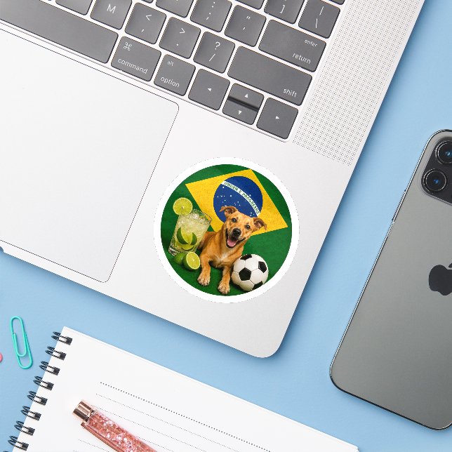 Adesivo Brasil Cão Caramelo (Notebook com iPhone)