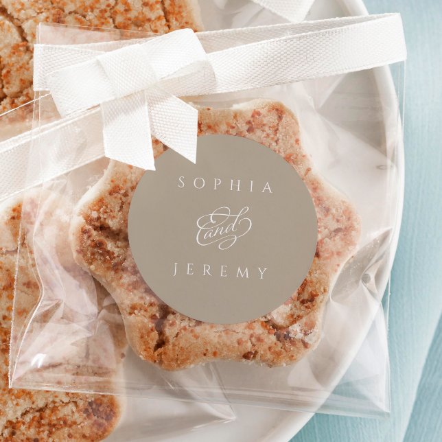 Adesivo Brown de Casamento de Script Minimalista Elegante (Criador carregado)