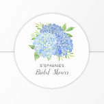 Adesivo Buquê Floral Azul Hydrangea Chá de panela<br><div class="desc">Estes chás de panela apresentam flores azul-aquarela,  hydrangea e folhagem verde Personalize o texto com o nome da noiva. Estes autocolantes são ideais para serem usados como adesivos de selagem de envelopes ou para decorar favores. Os suprimentos correspondentes da parte do chá de panela também estão disponíveis.</div>