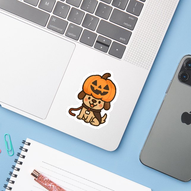 Adesivo Cachorro bonito com jack-o-lanterna (Notebook com iPhone)