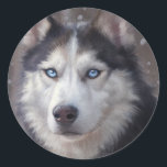 Adesivo Cachorro Siberian Husky<br><div class="desc">Esta pintura digital representa um Husky Siberiano sobre a neve,  seu pelo brilhando com realces gelados enquanto a paisagem de inverno se estende infinitamente atrás dela. Os olhos expressivos do cão chamam a atenção do espectador.</div>