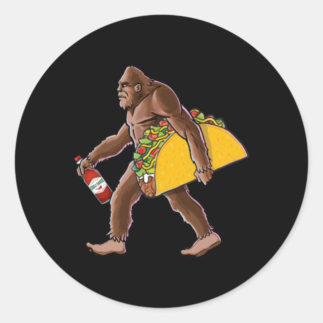 Adesivo Carregando Sasquatch A Taco E Uma Garrafa De Molho (Frente)
