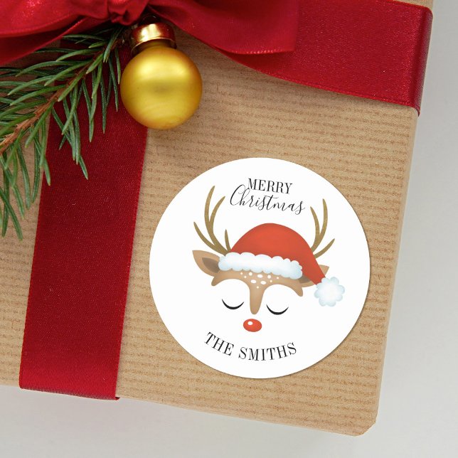 Adesivo Carrossel Clássico de Reindeer de Natal Feliz (A cute Reindeer with a Santa hat decorates this Christmas Sticker. Fun for your kids presents.)