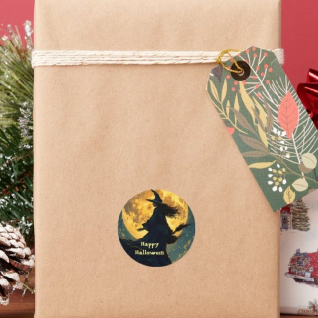 Adesivo Cartão-postal da bruxa voando sobre a lua cheia (Criador carregado)