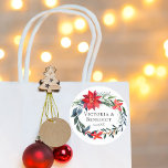 Adesivo Casamento Chic Christmas Poinsettia Floral Wreath<br><div class="desc">Este lindo adesivo de casamento de feriado apresenta uma bela aquarela de flores de poinsettia vermelha e folhas de pinheiro para o Natal. Núcleos de inverno elegantes com uma coroa floral festiva. Personalize este acessório floral de correio ou de festa a favor com seus nomes dentro do círculo botânico de...</div>