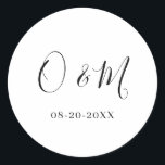 Adesivo Casamento Clássico do Monograma Branco Elegante Mi<br><div class="desc">Personalize facilmente substituindo cada informação. Verifique a visualização antes de adicionar ao carrinho. Exibir o link de coleção nesta página para ver todos os itens correspondentes neste design.</div>