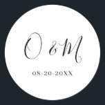 Adesivo Casamento Clássico do Monograma Branco Elegante Mi<br><div class="desc">Personalize facilmente substituindo cada informação. Verifique a visualização antes de adicionar ao carrinho. Exibir o link de coleção nesta página para ver todos os itens correspondentes neste design.</div>