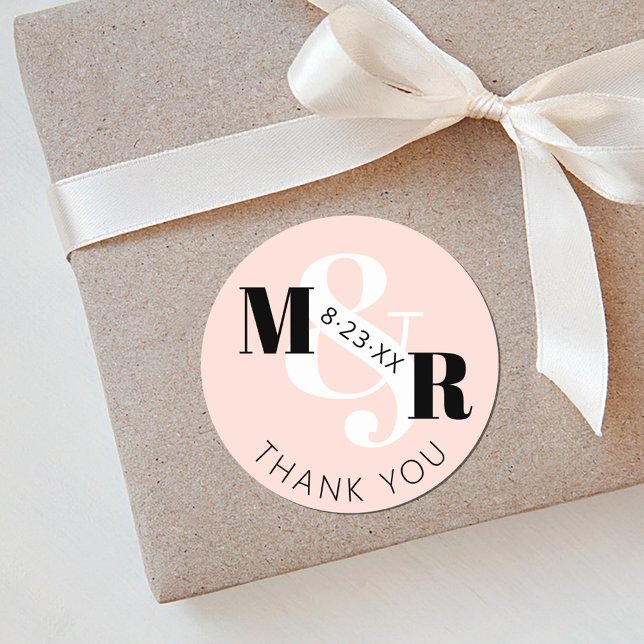 Adesivo Casamento de Ampersand Monograma Rosa Moderno Obri (Elegant modern blush pink black and white bold ampersand wedding thank you guest favor round sticker)