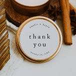 Adesivo Casamento de Boho Moderno Simples e Russo EMELIA O<br><div class="desc">Este simples e apressado obrigado de casamento de boho que você cola da Coleção Emelia é perfeito para um casamento minimalista. O design preto e branco apresenta uma tipografia moderna, não adorada, do boho, com um estilo minimalista único. Personalize seus adesivos de favor com os nomes do casal e da...</div>
