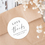 Adesivo Casamento De Chic Love E Obrigados<br><div class="desc">Um adesivo de chic para o seu casamento,  agradeço cartas e favoritos para festas com "Love   Obrigados" em um roteiro moderno e tipografia elegante,  seus nomes e data de casamento.</div>