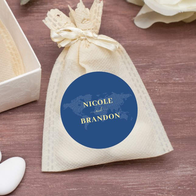 Adesivo Casamento de Destino do Mapa do Mundo Azul (Blue World Map Destination Wedding Classic Round Sticker)