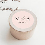Adesivo Casamento de Monograma de Blush Elegante Moderno<br><div class="desc">Os adesivos de casamento do monograma elegante que contêm as suas iniciais em letras negras num fundo embebido (ou a cor da sua escolha). Personalize os adesivos de casamento modernos com sua data de casamento abaixo. Os adesivos de monograma são perfeitos para selar envelopes de casamento, favores de casamento e...</div>