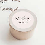 Adesivo Casamento de Monograma de Creme Elegante Moderno<br><div class="desc">Os adesivos de casamento do monograma elegante que contêm as suas iniciais em letras negras num fundo creme (ou a cor da sua escolha). Personalize os adesivos de casamento modernos com sua data de casamento abaixo. Os adesivos do monograma são perfeitos para selar envelopes de casamento, favores de casamento, e...</div>