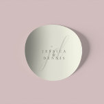 Adesivo Casamento de Monograma de Script Mínimo Moderno El<br><div class="desc">Manuscrito Elegante Mínimo Moderno Monograma Clássico Redondo de Casamento Adicione um toque de elegância ao seu casamento com esses adesivos redondos clássicos, modernos, minimalistas e elegantes. Feito em marfim clássico e cores de poeira de tempestade, esses adesivos são perfeitos para selar convites, favorecer bolsas ou adicionar um toque personalizado a...</div>