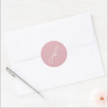 Adesivo Casamento de Monograma de Script Rosa Elegante<br><div class="desc">Vinhetas de casamento elegantes com um design clássico com seu monograma em letra de script.</div>