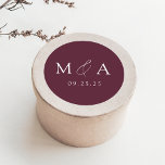 Adesivo Casamento de Monograma Roxo Elegante Moderno<br><div class="desc">Os adesivos de casamento do monograma elegante que contêm as suas iniciais em letras brancas num fundo roxo (ou a cor da sua escolha). Personalize os adesivos de casamento modernos com sua data de casamento abaixo. Os autocolantes roxos são perfeitos para selar envelopes de casamento, favores de casamento, e muito...</div>