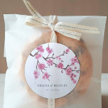 Adesivo Casamento de Sangue de Cherry Blossom<br><div class="desc">Crie um conjunto único de adesivos de casamento monogramas com um tema de cereja florescente. Todos os elementos deste item estão desbloqueados e personalizáveis,  por isso,  divirta-se a criar e fazer-o por si.</div>