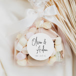 Adesivo Casamento de Script Manuscrito Preto e Branco Mode<br><div class="desc">Projetado para combinar com nossos convites de casamento de Script Manuscrito Moderno. Uma bela design baseada na tipografia,  com um toque minimalista,  com moderno script manuscrito branco de cinza suave e letra serif clássica.</div>