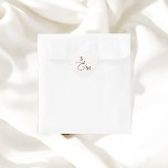 Adesivo Casamento de Script Monograma Ampersand<br><div class="desc">Adicione um pouco de elegância aos seus favores de casamento com o nosso adesivo maravilhosamente desenhado. Apresentando o monograma do casal em uma fonte serif clássica, combinada com um delicado e multiuso de script, este adesivo adiciona um toque sofisticado e personalizado ao seu dia especial. Perfeito para fazer seu casamento...</div>