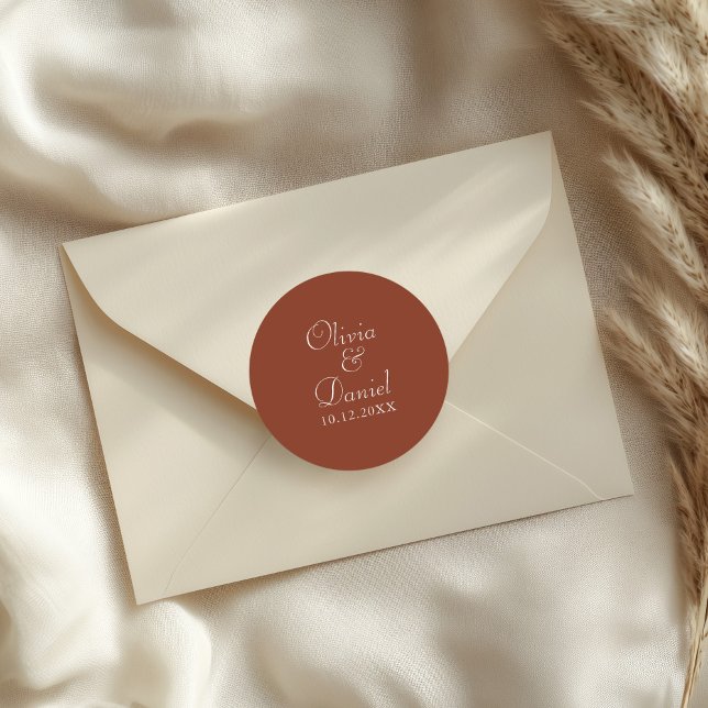 Adesivo Casamento de Terracotta Minimalista Moderno (Modern Minimalist Terracotta Wedding Classic Round Sticker on a wedding envelope.)