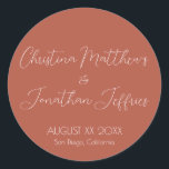 Adesivo Casamento de Terracotta Moderno e Elegante<br><div class="desc">Este moderno e elegante evento ou adesivo de casamento apresenta um simples fundo de terracota com texto branco. Os nomes do casal são impressos em uma fonte de script. A data e o local do casamento são impressos abaixo.</div>