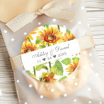 Adesivo Casamento de Watercolor Sunflower Obrigado<br><div class="desc">Obrigado seus hóspedes com esses bonitos adesivos personalizados de casamento que contêm um design de girassol de cor d'água. Perfeito para adicionar um toque de sol a favores, presentes ou bolsas. Personalize com seus nomes e data de casamento para uma manutenção exclusiva. Esses adesivos de alta qualidade são fáceis de...</div>