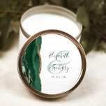 Adesivo Casamento Dourado Emerald Green do Script Agate Ge<br><div class="desc">Este elegante e moderno adesivo de casamento apresenta uma esmeralda cor d'água verde agate design com falso brilho dourado. Personalize facilmente o texto das cinzas de carvão em um fundo branco,  com os nomes da noiva e do noivo em caligrafia manual sobre um grande e verde.</div>