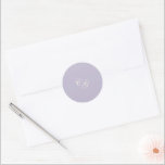 Adesivo Casamento Elegante Lilás Clássico<br><div class="desc">Adesivos de casamento clássicos com um design simples e atemporal com seu monograma em uma escrita elegante.</div>