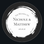 Adesivo Casamento Elegante Minimalista Negro e Branco<br><div class="desc">Faça uma declaração ousada com este convite de casamento, com um fundo preto dramático e uma tipografia branca limpa. O elegante design de rolagem adiciona um toque clássico, enquanto a paleta de cores minimalista cria um aspecto impressionante e sofisticado. Perfeito para casamentos formais, eventos de gravata negra ou cerimônias modernas...</div>