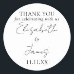 Adesivo Casamento Elegante Preto e Branco Agradecimento em<br><div class="desc">Este adesivo de agradecimento de casamento minimalista preto e branco em roteiro elegante pode ser personalizado com suas informações em tipografia chic. Projetado por Thisisnotme©</div>