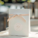 Adesivo Casamento Elegante Simples Obrigado A Favor<br><div class="desc">Expresse sua gratidão com elegância usando este belo adesivo redondo "Obrigado". Com um design de pérolas de eterno, este adesivo é perfeito para adicionar um toque sofisticado aos seus favores de casamento, sacos de presentes ou notas de obrigado. Personalize com seus nomes e data de casamento para torná-lo realmente especial...</div>