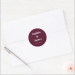 Adesivo Casamento Minimalista Burgundy da Tipografia Negra<br><div class="desc">Personalize facilmente substituindo cada informação. Verifique a visualização antes de adicionar ao carrinho. Exibir o link de coleção nesta página para ver todos os itens correspondentes neste design</div>
