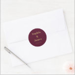 Adesivo Casamento Minimalista Dourado Bold Typografia Burg<br><div class="desc">Personalize facilmente substituindo cada informação. Verifique a visualização antes de adicionar ao carrinho. Exibir o link de coleção nesta página para ver todos os itens correspondentes neste design</div>