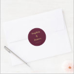 Adesivo Casamento Minimalista Dourado Bold Typografia Burg<br><div class="desc">Personalize facilmente substituindo cada informação. Verifique a visualização antes de adicionar ao carrinho. Exibir o link de coleção nesta página para ver todos os itens correspondentes neste design</div>