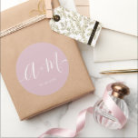 Adesivo Casamento Mínimo de Manuscrito Cor-de-rosa-rosa<br><div class="desc">Elevem seus detalhes de casamento com o adesivo personalizado de data de casamento do Monograma Minimalista. Este adesivo elegante e personalizado adiciona um toque de sofisticação à sua papelaria de casamento, permitindo que você mostre seu monograma e data de casamento de uma forma simples, mas impactante. Script de tipografia branca...</div>