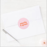 Adesivo Casamento Moderno Amelia Orange Pink<br><div class="desc">Os adesivos de casamento do estilo moderno, com um layout simples e mínimo com seus nomes em uma fonte retrógrada. O esquema de cores brilhantes é cor-de-laranja e rosa vibrantes. As fontes/cores podem ser alteradas na ferramenta de edição de design. Estes adesivos de casamento são excelentes como selos de envelopes...</div>