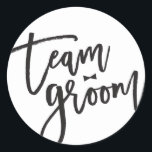 Adesivo Casamento Moderno do Arco do Time Tie Bachelor<br><div class="desc">Este design apresenta um moderno e ousado roteiro de caligrafia em forma de corpo negro, com um sotaque de arco em um fundo branco de marfim clássico. A cor de fundo pode ser alterada para qualquer cor de sua escolha. Você pode adicionar mais texto / informações / detalhes e/ou fotos...</div>